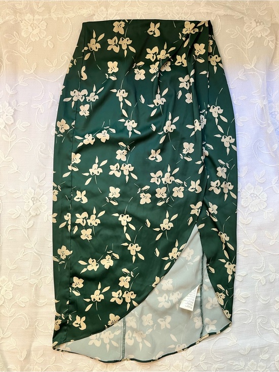 Dresses & Skirts - Urban outfitters green floral skirt